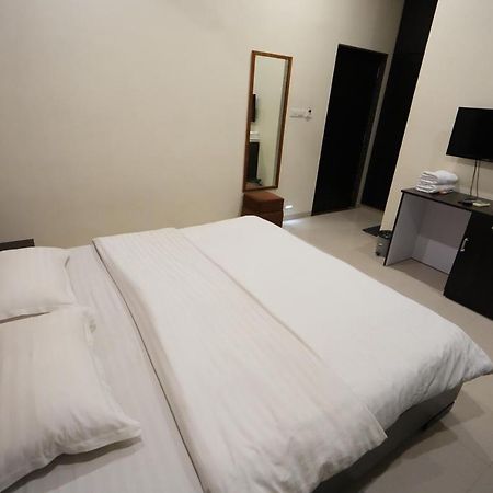 Hotel Ravi Residency Nadiād Buitenkant foto
