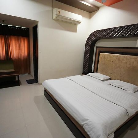Hotel Ravi Residency Nadiād Buitenkant foto