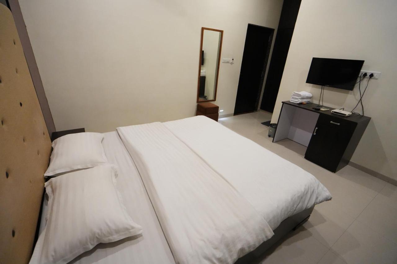 Hotel Ravi Residency Nadiād Buitenkant foto