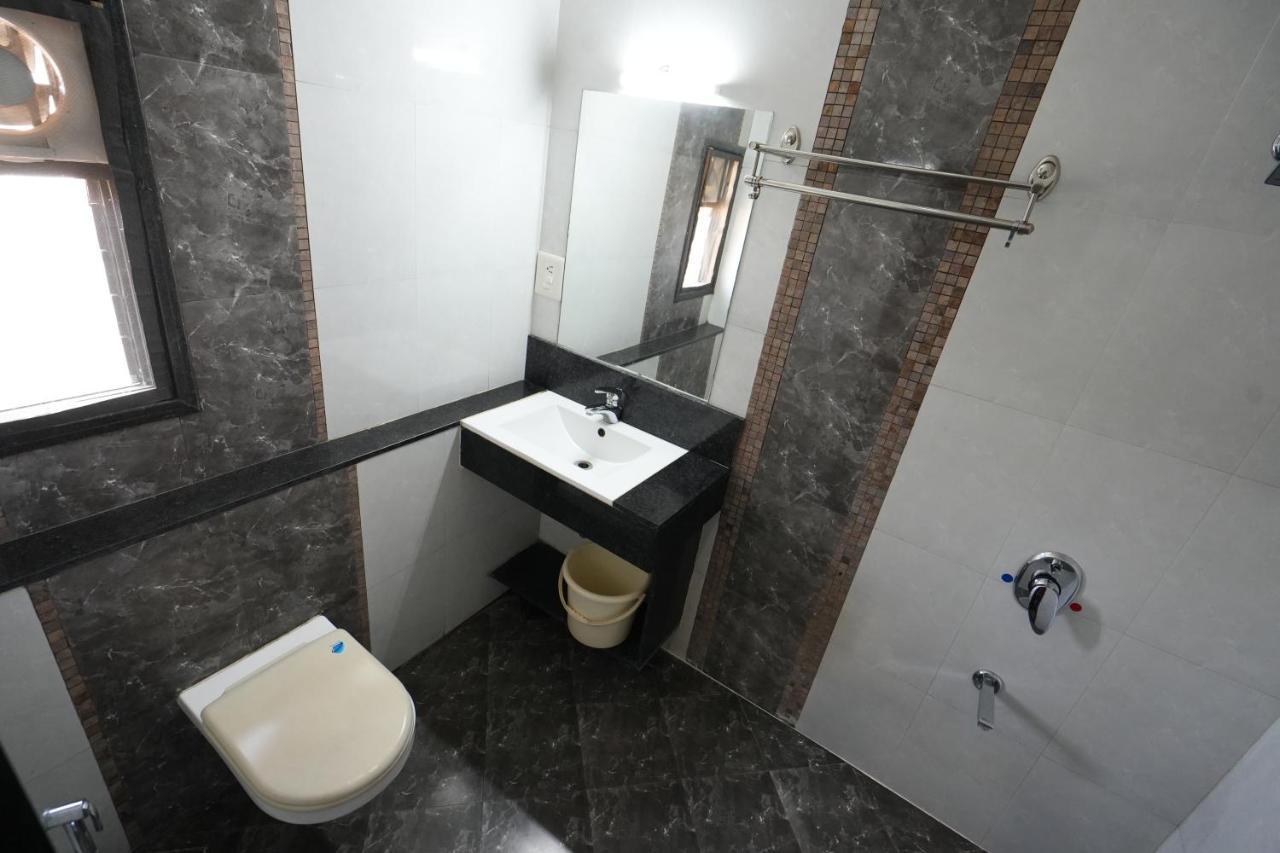 Hotel Ravi Residency Nadiād Buitenkant foto