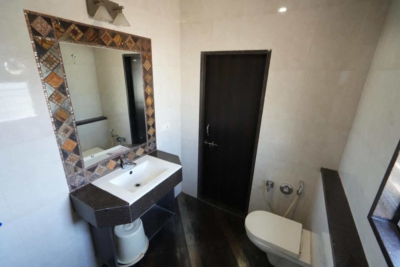 Hotel Ravi Residency Nadiād Buitenkant foto