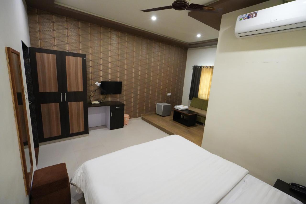 Hotel Ravi Residency Nadiād Buitenkant foto