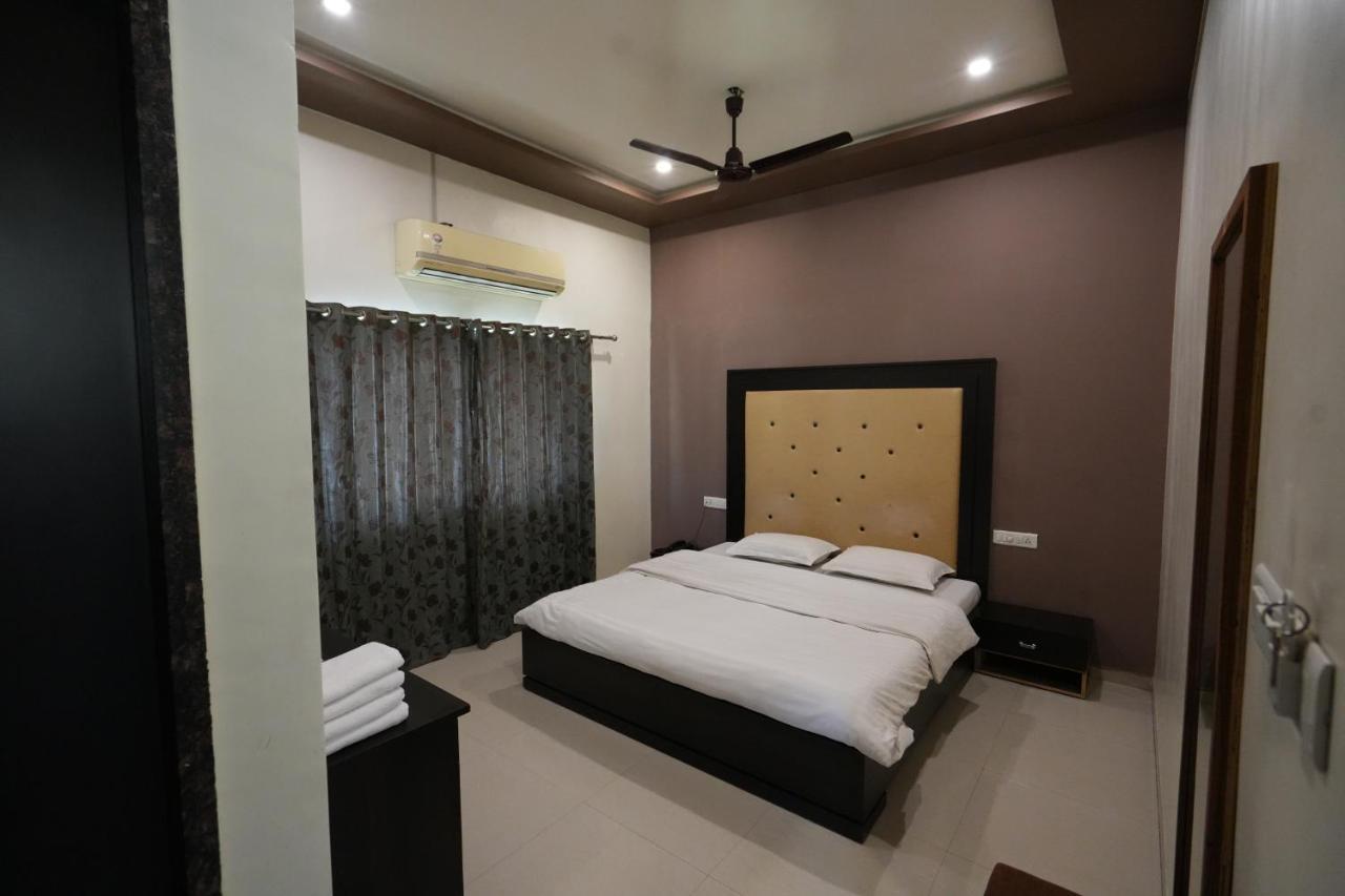 Hotel Ravi Residency Nadiād Buitenkant foto