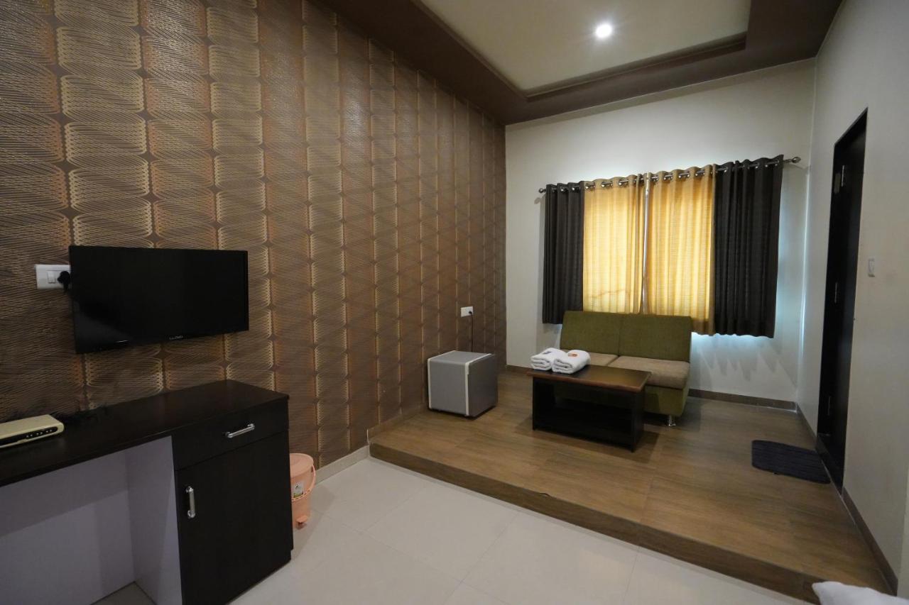 Hotel Ravi Residency Nadiād Buitenkant foto