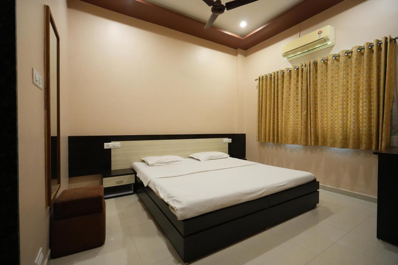 Hotel Ravi Residency Nadiād Buitenkant foto