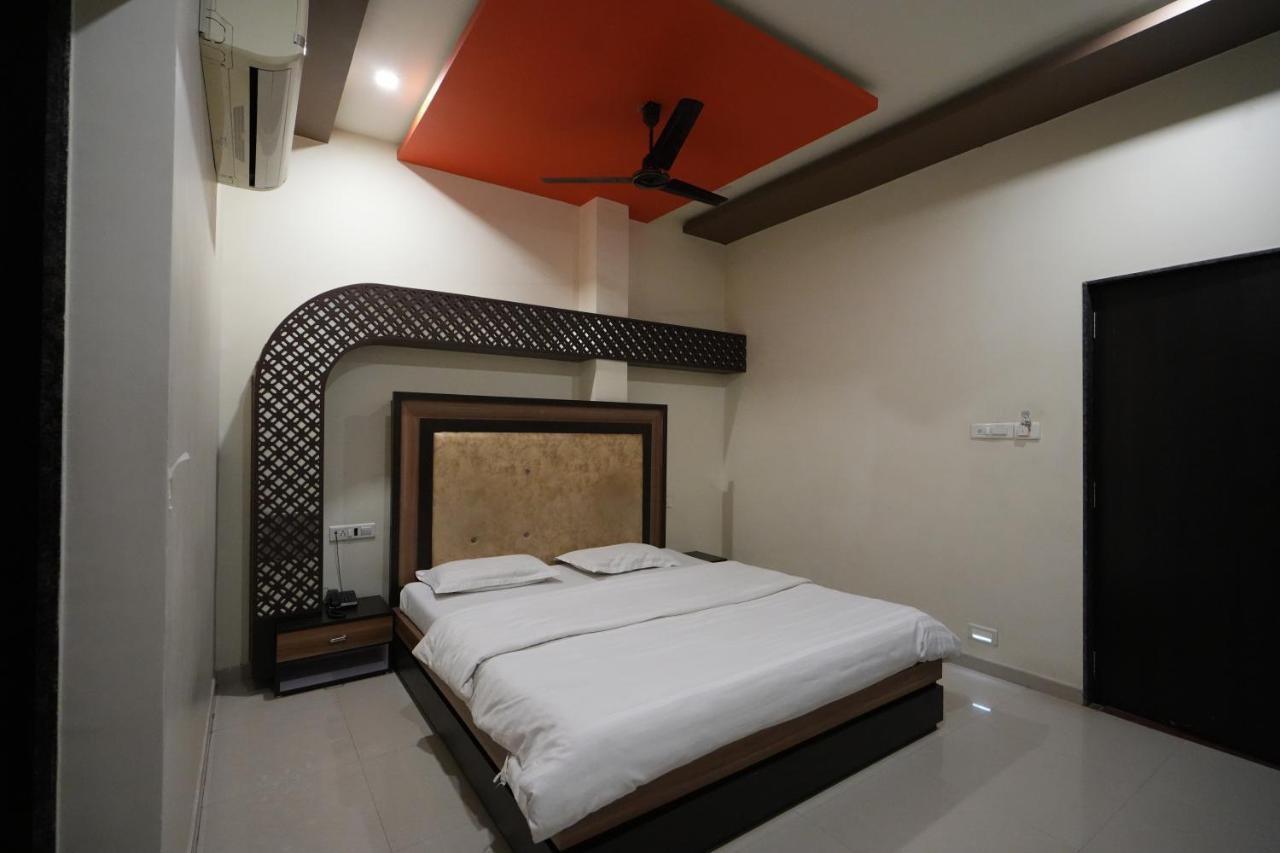 Hotel Ravi Residency Nadiād Buitenkant foto