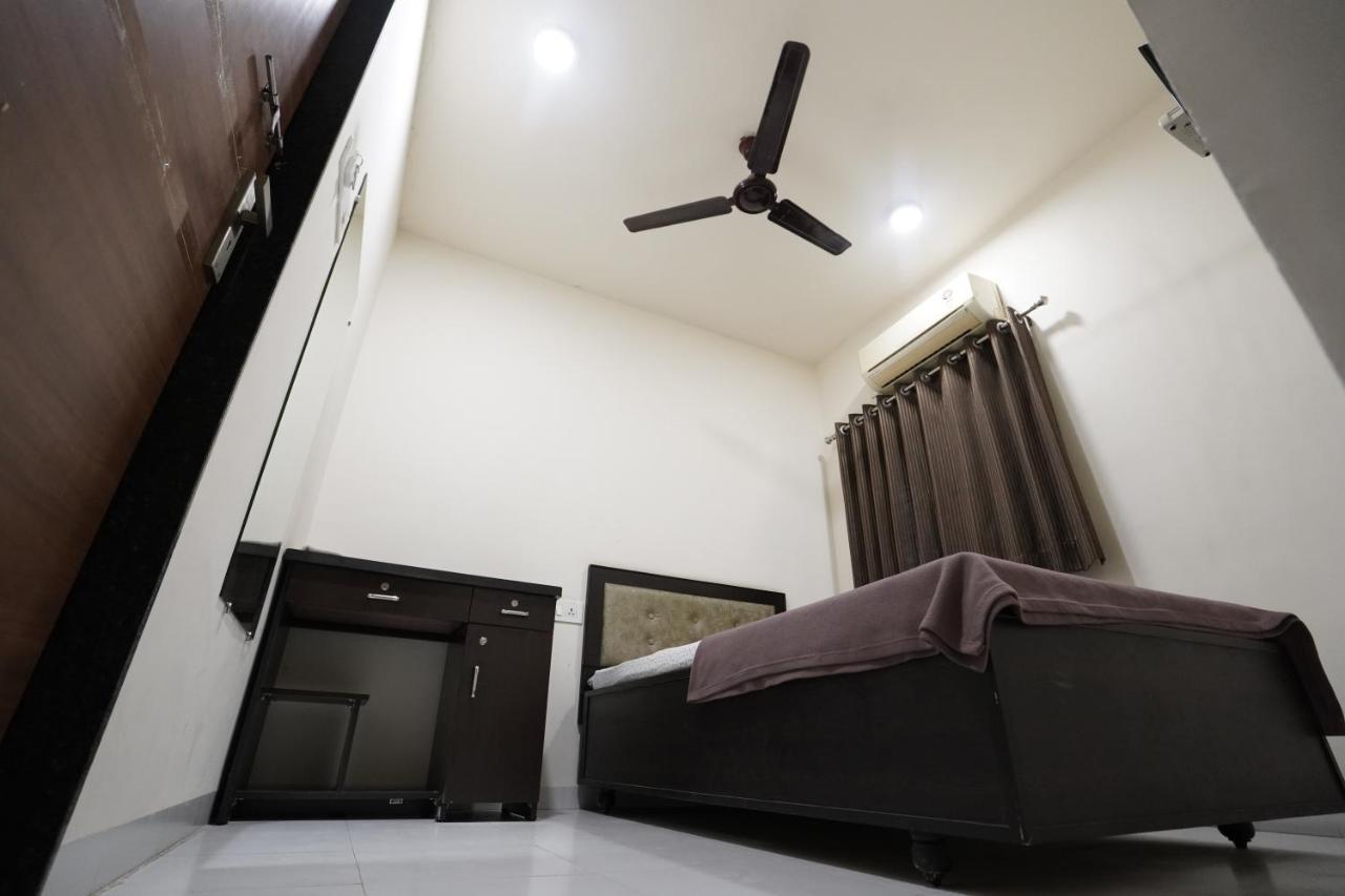 Hotel Ravi Residency Nadiād Buitenkant foto