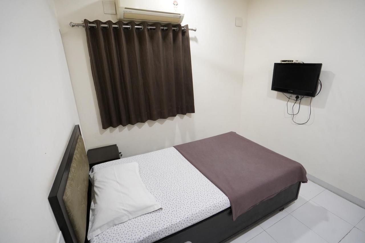 Hotel Ravi Residency Nadiād Buitenkant foto