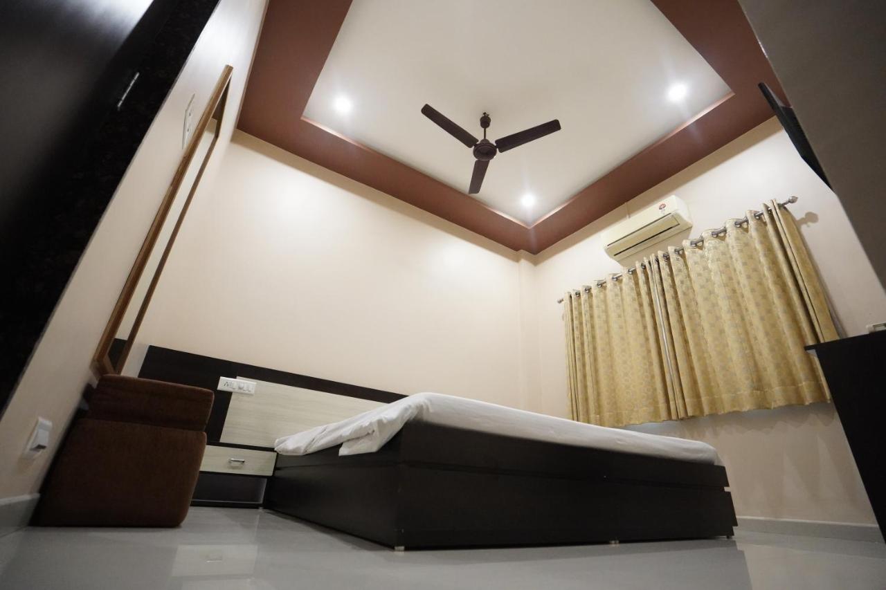 Hotel Ravi Residency Nadiād Buitenkant foto